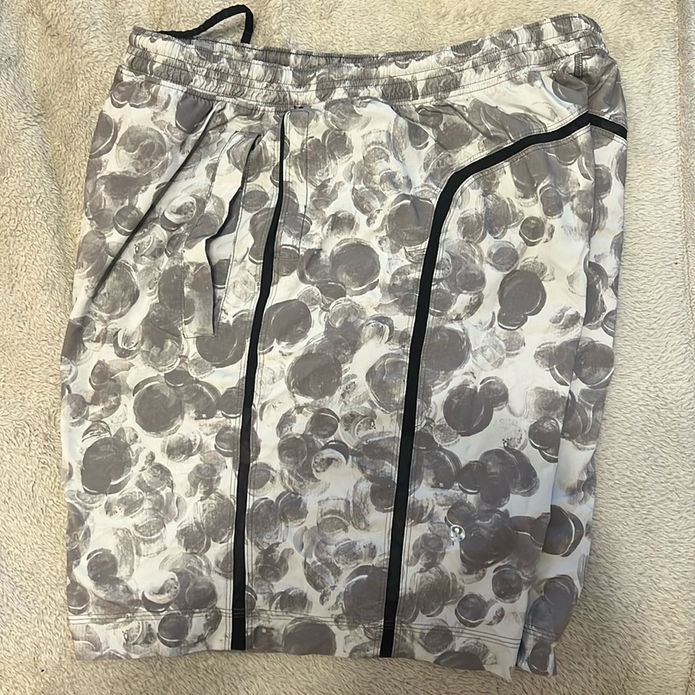 Silver, White, Black Lululemon Bubble Print Athletic Shorts. Size XL.
